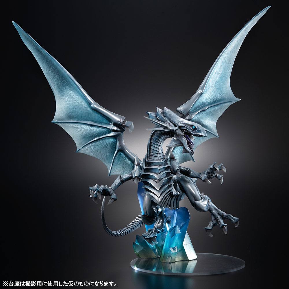Blauäugiger weißer Drache Otaku Heaven